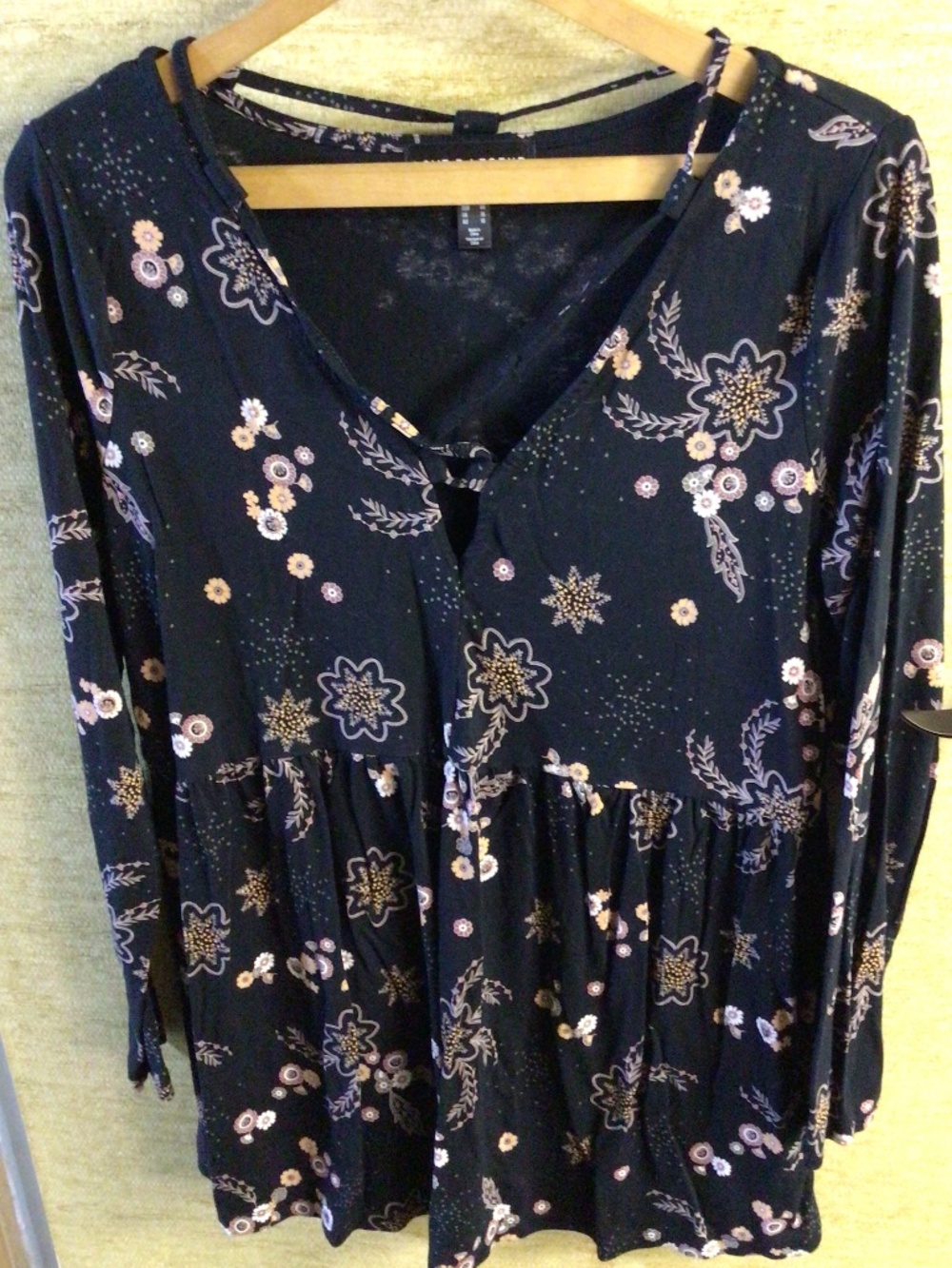 Women’s size 16 large black floral long sleeve fall top